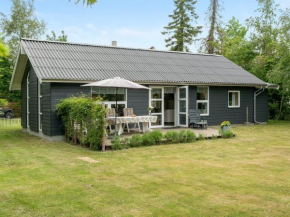 Holiday Home Oiva - 450m from the sea by Interhome, Bogø By